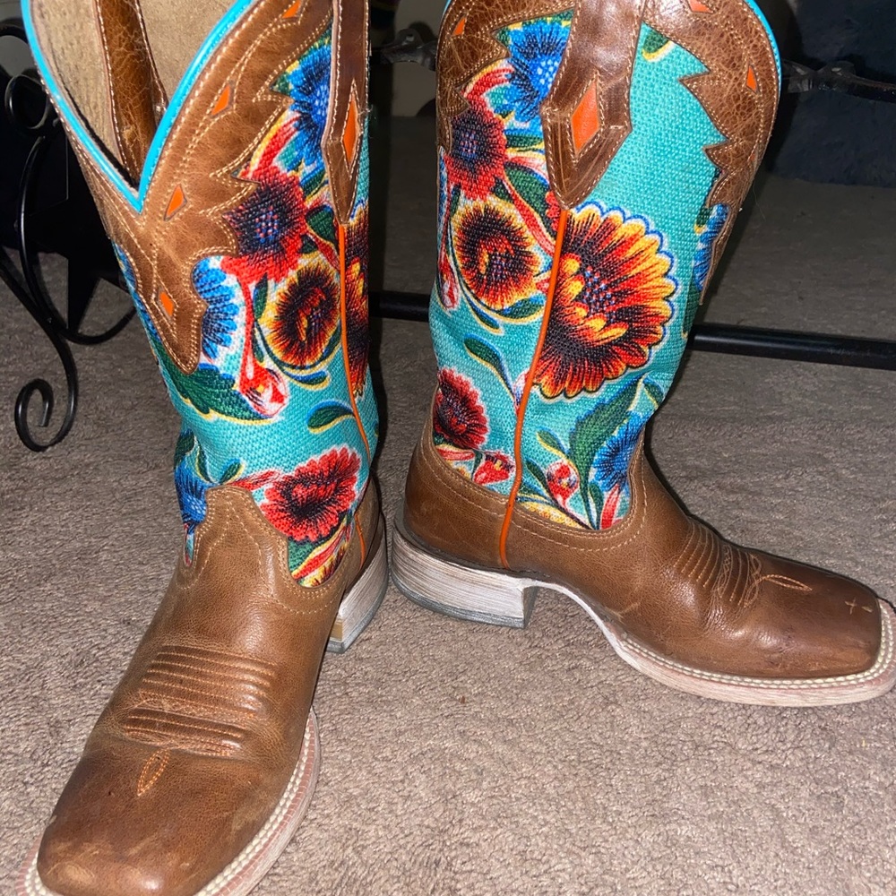 Western Ariat cowboy boots floral size 5.5